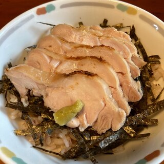 《たっぷり海苔とグリルチキン丼》